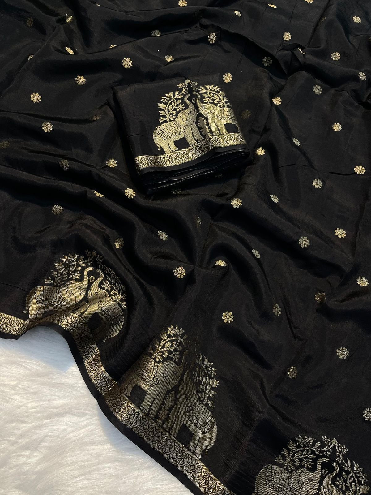 Viscose muslin cotton saree with jacquard weave double elephant weaving in border* Comes with running blouse fabric is pure and too soft