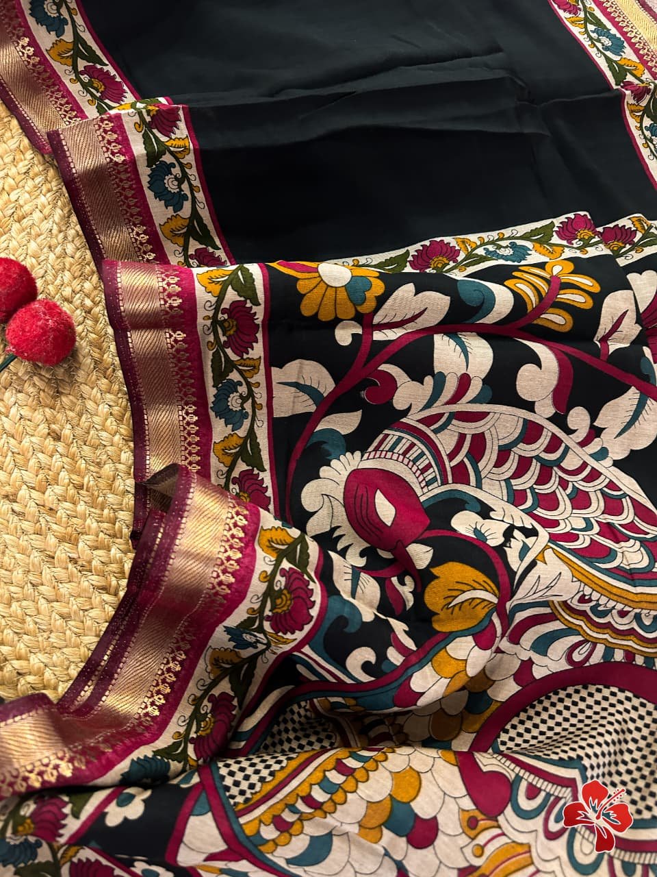 mangalagiri viscose cotton silk printed sarees with kalamkari printed border and rich pallu👗 It comes with small woven borders👗Pairs with kalamkari printed blouse with border