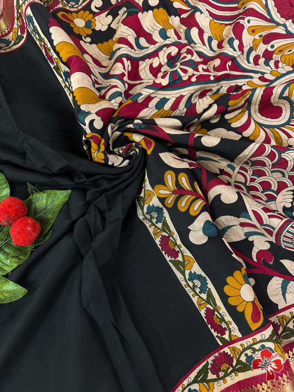 mangalagiri viscose cotton silk printed sarees with kalamkari printed border and rich pallu👗 It comes with small woven borders👗Pairs with kalamkari printed blouse with border