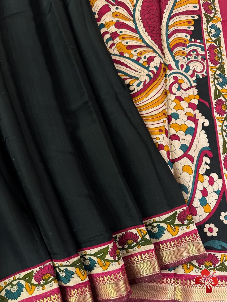 mangalagiri viscose cotton silk printed sarees with kalamkari printed border and rich pallu👗 It comes with small woven borders👗Pairs with kalamkari printed blouse with border