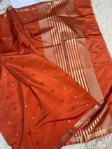 Premium crepe silk Banarasi sareeGold Zari weaving beautiful border❤️ and beautiful small buti body Rich jaquard palluWith zariblouse piece 3-4 days to Ship