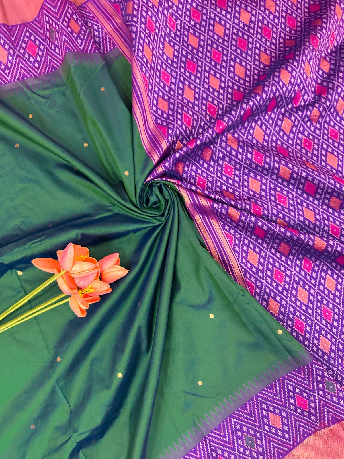 *semi soft silk kanjivaram sarees*All over *weaving buttas over body with contrast big _Pochampally ikkat resham woven border both sides and royal woven Pallu with tassels_*🧶Pairs with *contrast woven blouse*🧵