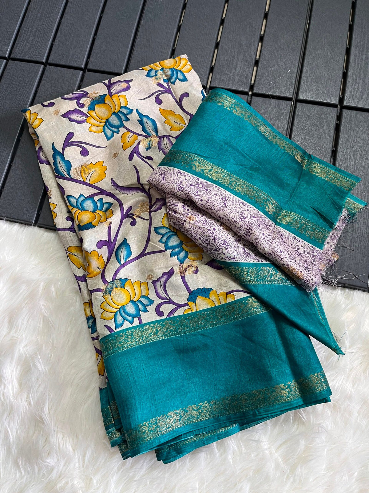 Beautiful Kalamkari design all over the sareeDouble contrast weaving border as shownBeautiful Kalamkari pallu Teamed with Kalamkari blouse