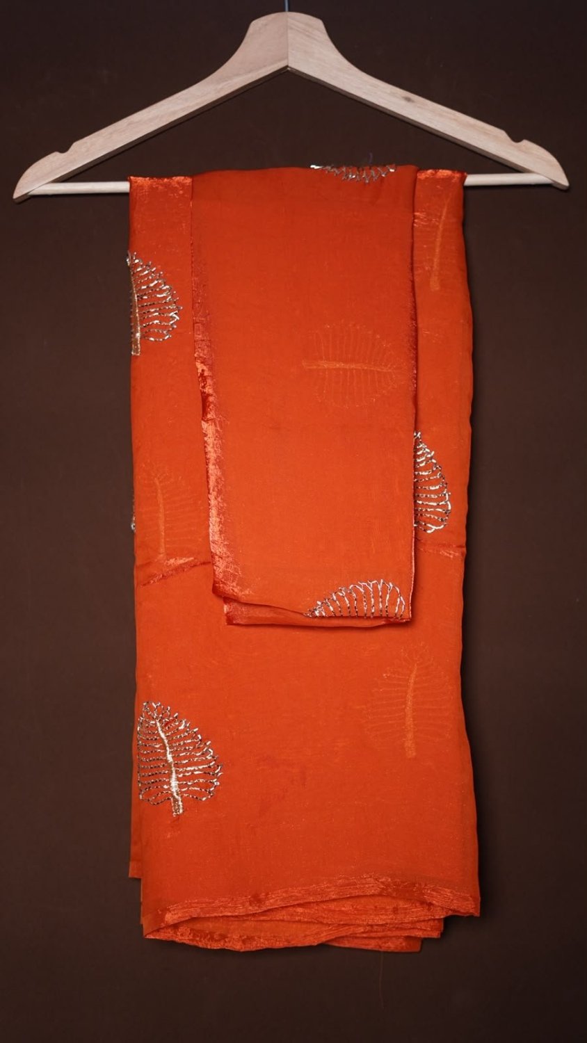 New Arrivals Pan leaf Space Silk 🤩*Quality- soft & flowy Space Silk Saree with beads design butta work all over*Paired with running butti work space silk blouse