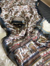 Linen saree with Kalamkari print on all over the sareeKalamkari pallu as shownWeaving border on either sideTeamed with printed blouse