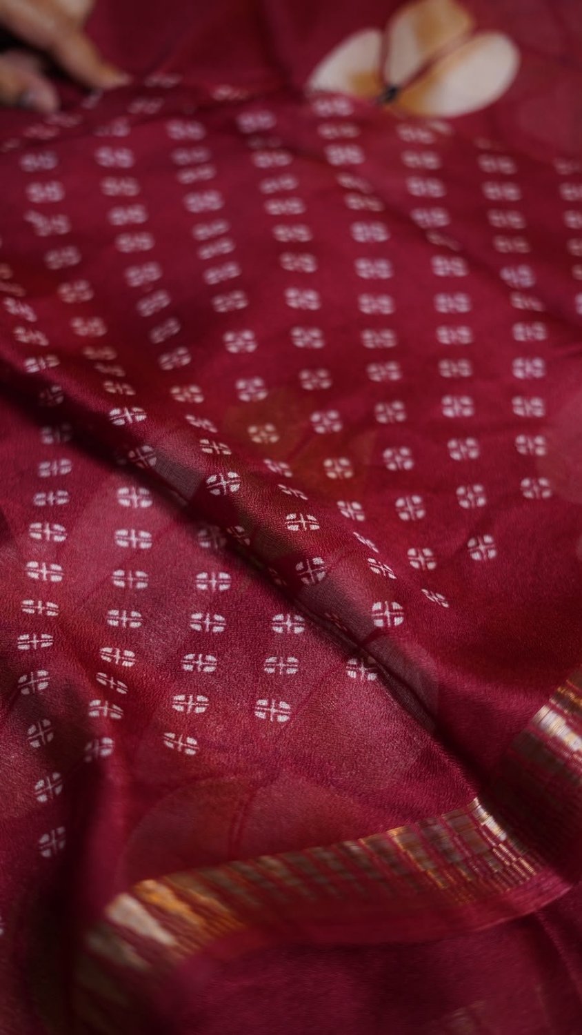 Flower crepe* georgette crepe saree**soft smooth Georgette crepe saree with flower print in body and temple zari weaving border both sides**with beautiful printed pallu, rich looking and easy to drape saree**paired with running crepe blouse*