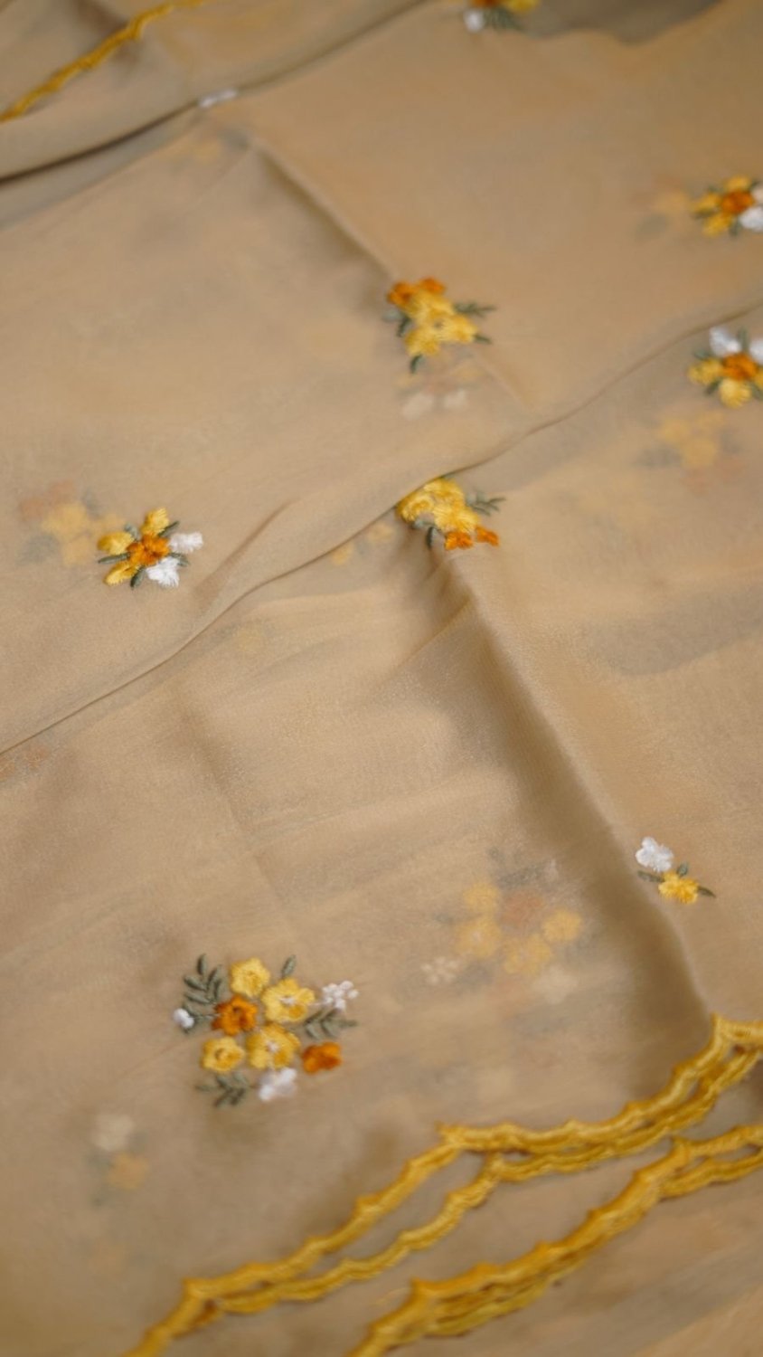 Fabric - Star Georgette Floral Thread Embroidery Work With Scalloped Cutwork Border Blouse - Contrast Embroidery Work BlouseSaree cut - 5.5 meter Blouse cut - 0.8 meterWeight - 550 Grams