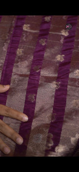 Benarasi dybl dupion soft silk fabricLatest fancy Trending Alfi meenakari contractdesign in borderBeautiful bnarasi butti weaving full saree Contrast jacquard blouse picContrast zari stripes pallu