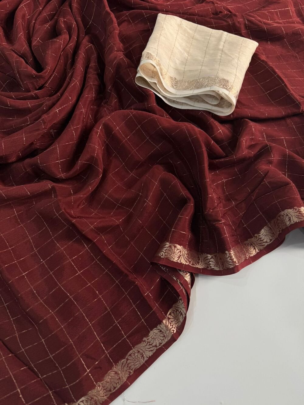 Quality- Pure viscose Chinon Saree With zari chex and pattu borderZari weaving PalluPaired with running viscose chinon chex Blouse