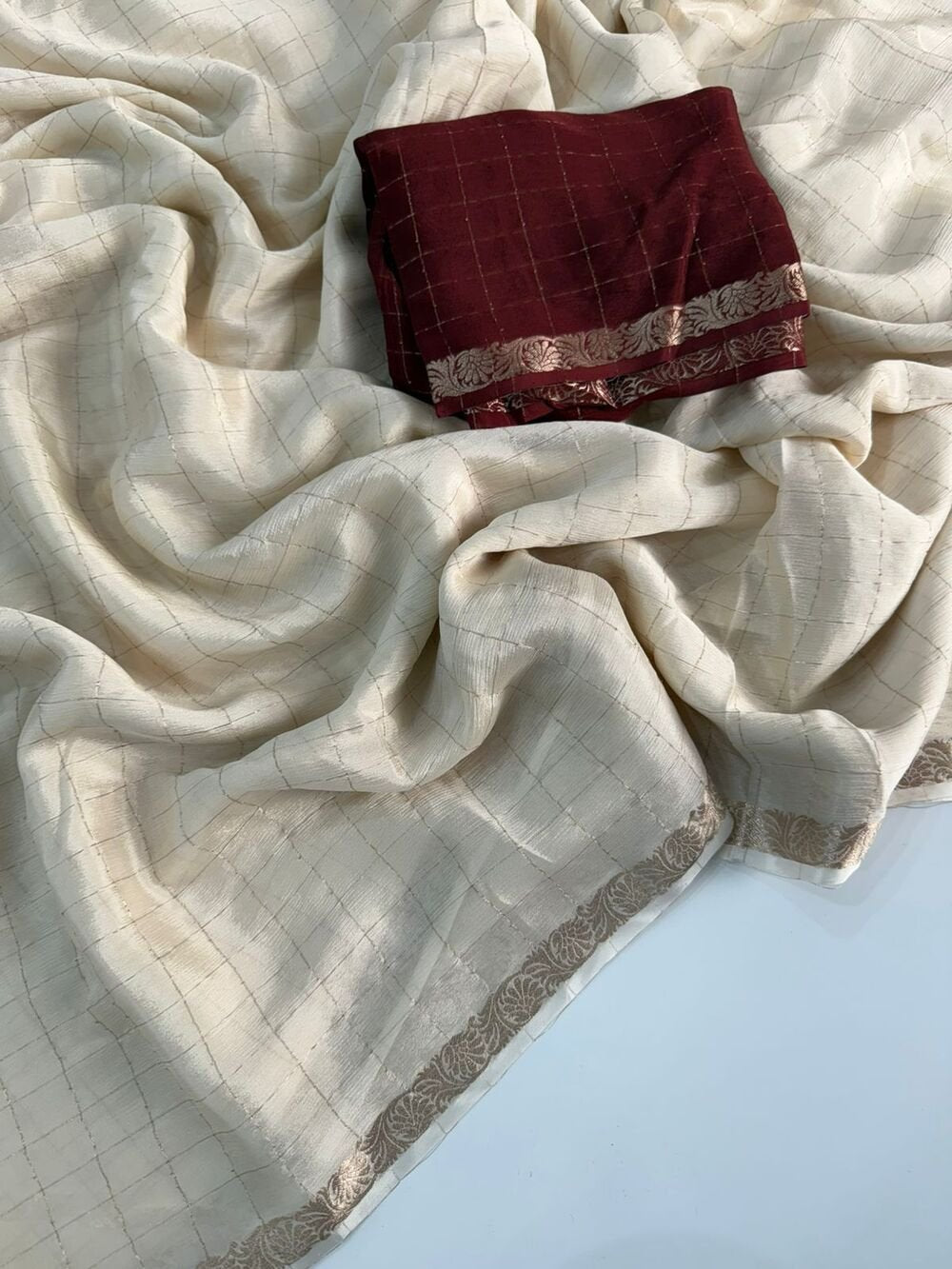 Quality- Pure viscose Chinon Saree With zari chex and pattu borderZari weaving PalluPaired with running viscose chinon chex Blouse