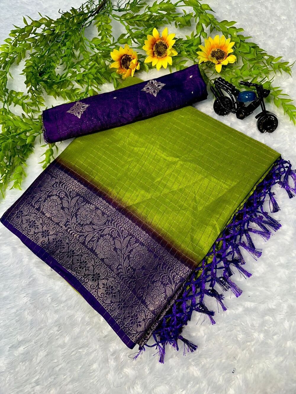 Chex Dola SilksPure Dola silk with zari border and zari chex all overPure and premium dola silk saree with tassels on palluand contrast viscose silk blousenew color combinationsTop quality assured