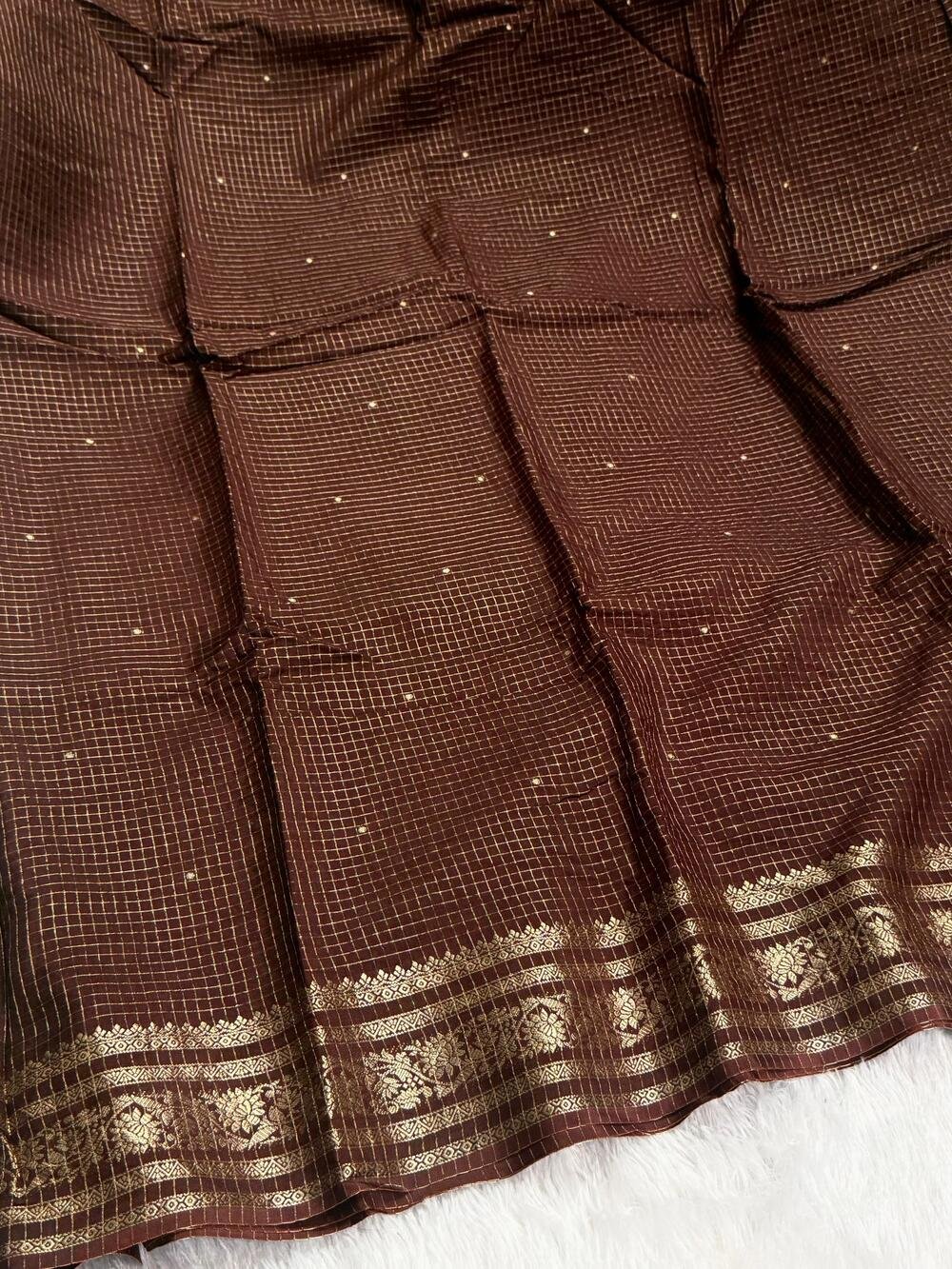 Viscose Russian ChexPure viscose russian chex saree with zari butti all over and zari border both sideswith running Zari lining chitt pallu and viscose jacquard weaving blouse