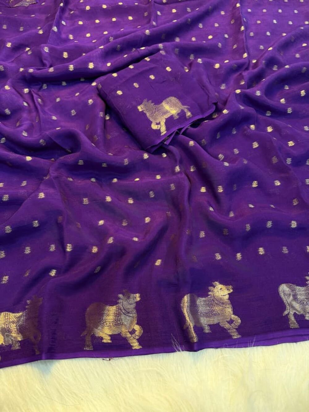 Pure viscose russian crepe saree with pichwai jacquard zari weave design in panel and butti weaving in bodyPaired with running blouse