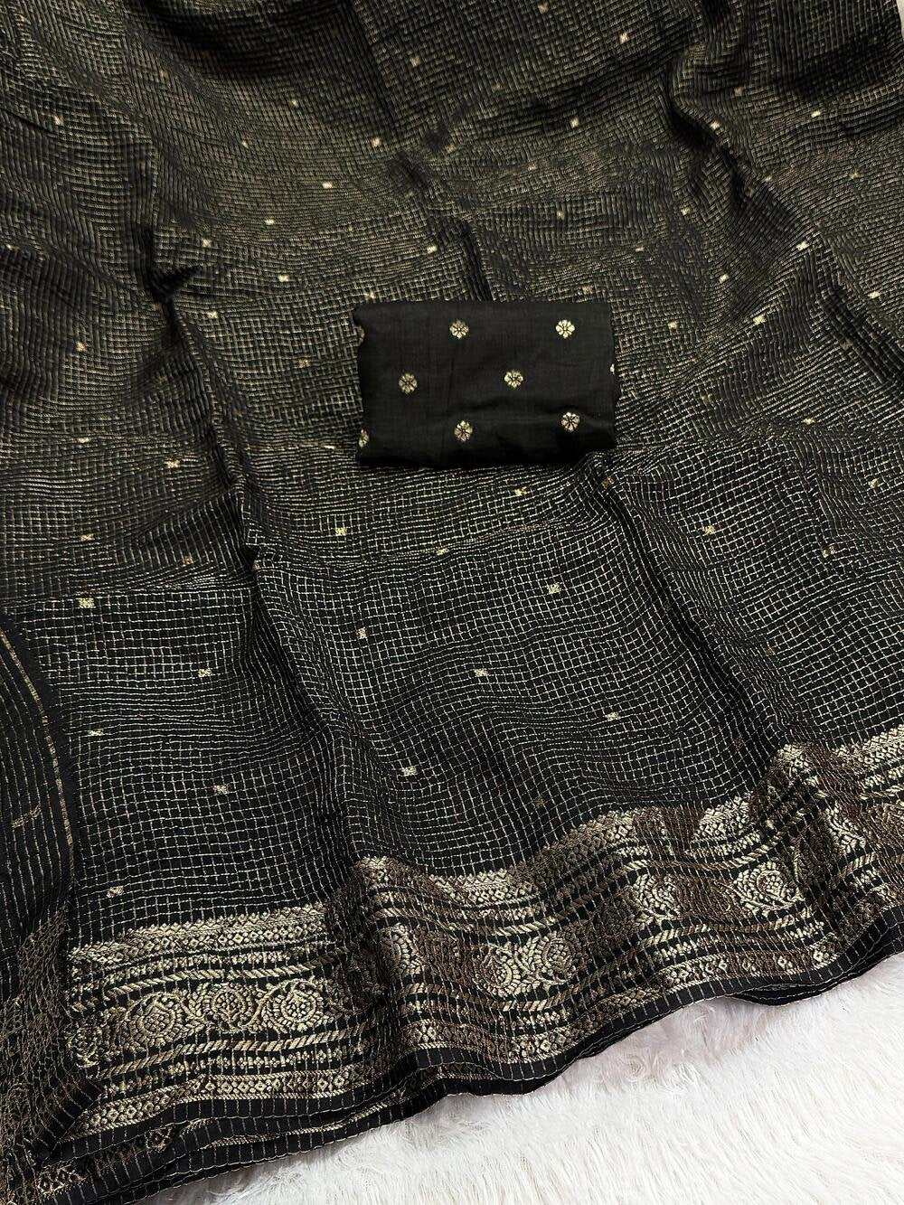Viscose Russian ChexPure viscose russian chex saree with zari butti all over and zari border both sideswith running Zari lining chitt pallu and viscose jacquard weaving blouse