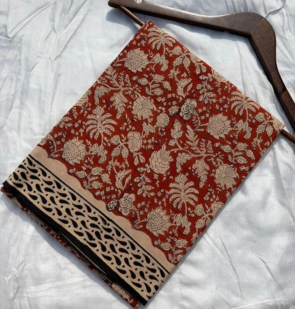 Cotton mulmul 🍁Soft pure cotton mulmul Hand block printed saree with blouse piece.....🍁Size 6.5 with blouse Natural dye n colour 👌Pure cotton (92*80) super dyeing👌