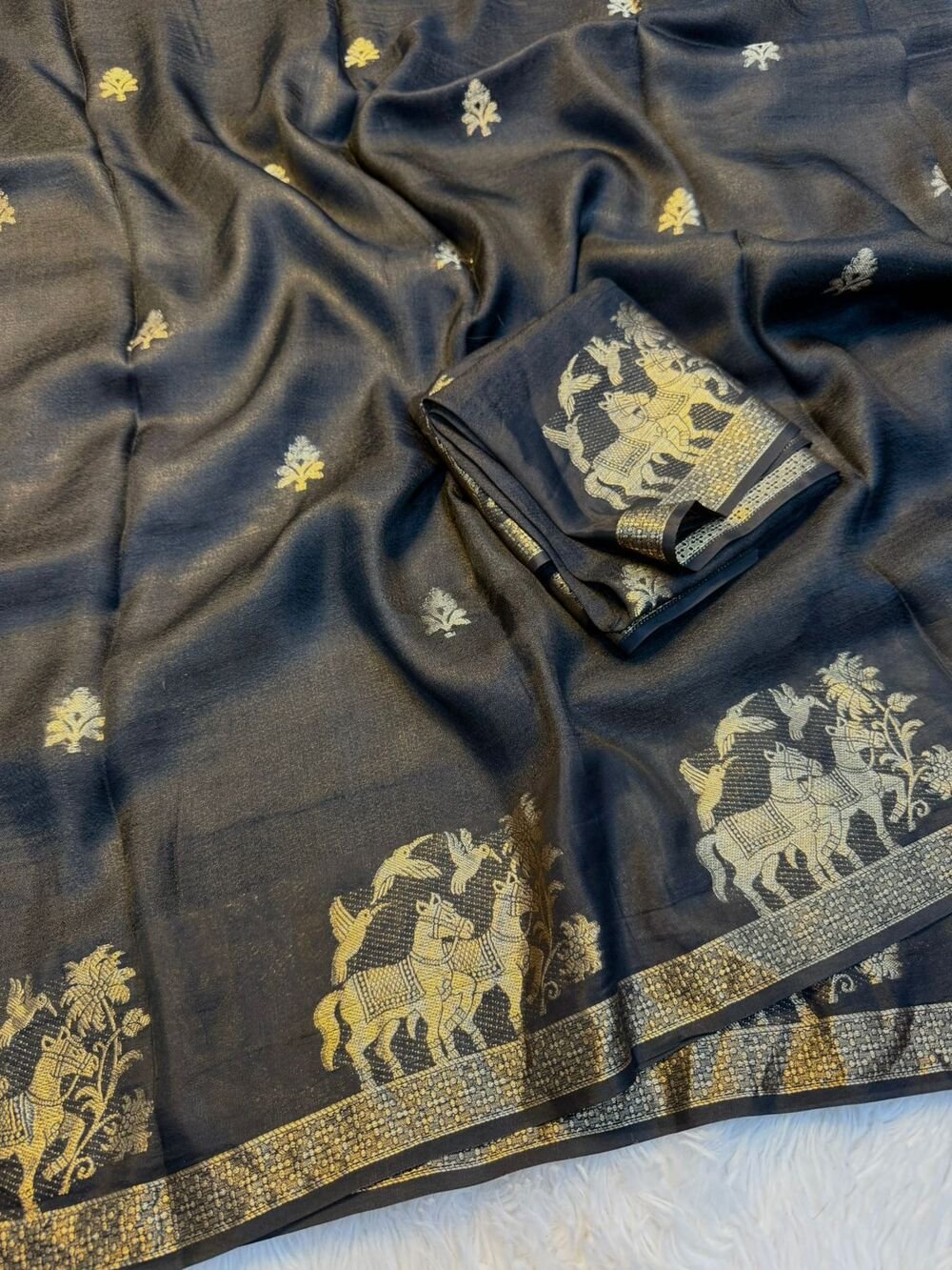 Soft Viscose Khadi silk fabric with zari border both side jacquard horse figure design in panel all over with running blouse Partywear trending saree
