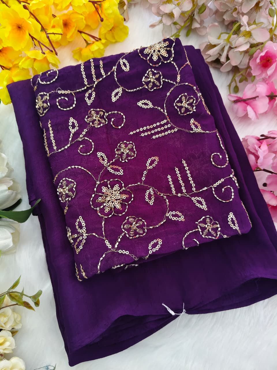*SAREE-BLOUSE COMBO*Rangoli crush😻 Soft Crush Rangoli Saree with crush effect on itPaired with sequence embroidery work blouse
