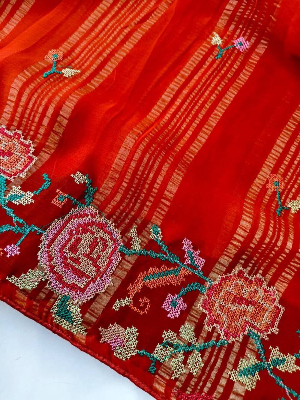 Soft chiffon saree withfancy weaving patta all with 6 needlepetite point workwith all over buttis on sareeTeamed with 1 mtr viscose diable blouse peice with weaving buttis