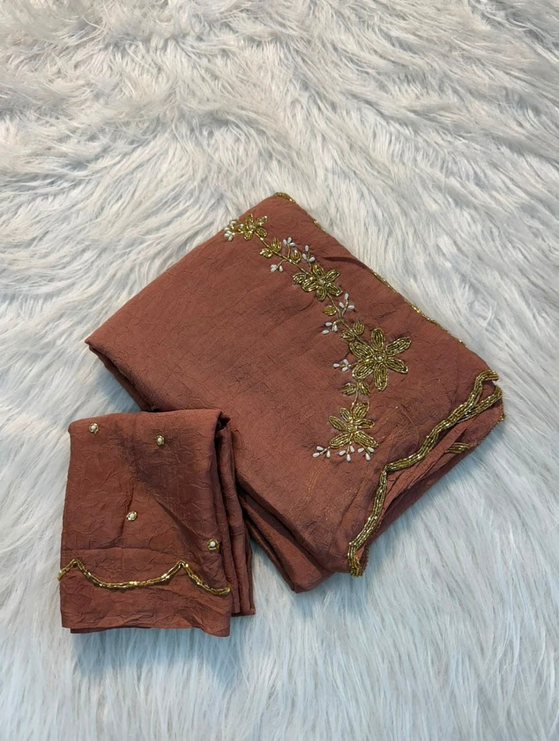Heavy rangoli crush saree with handwork n moti work coming with kutdana Blouse :-running blouse with handwork