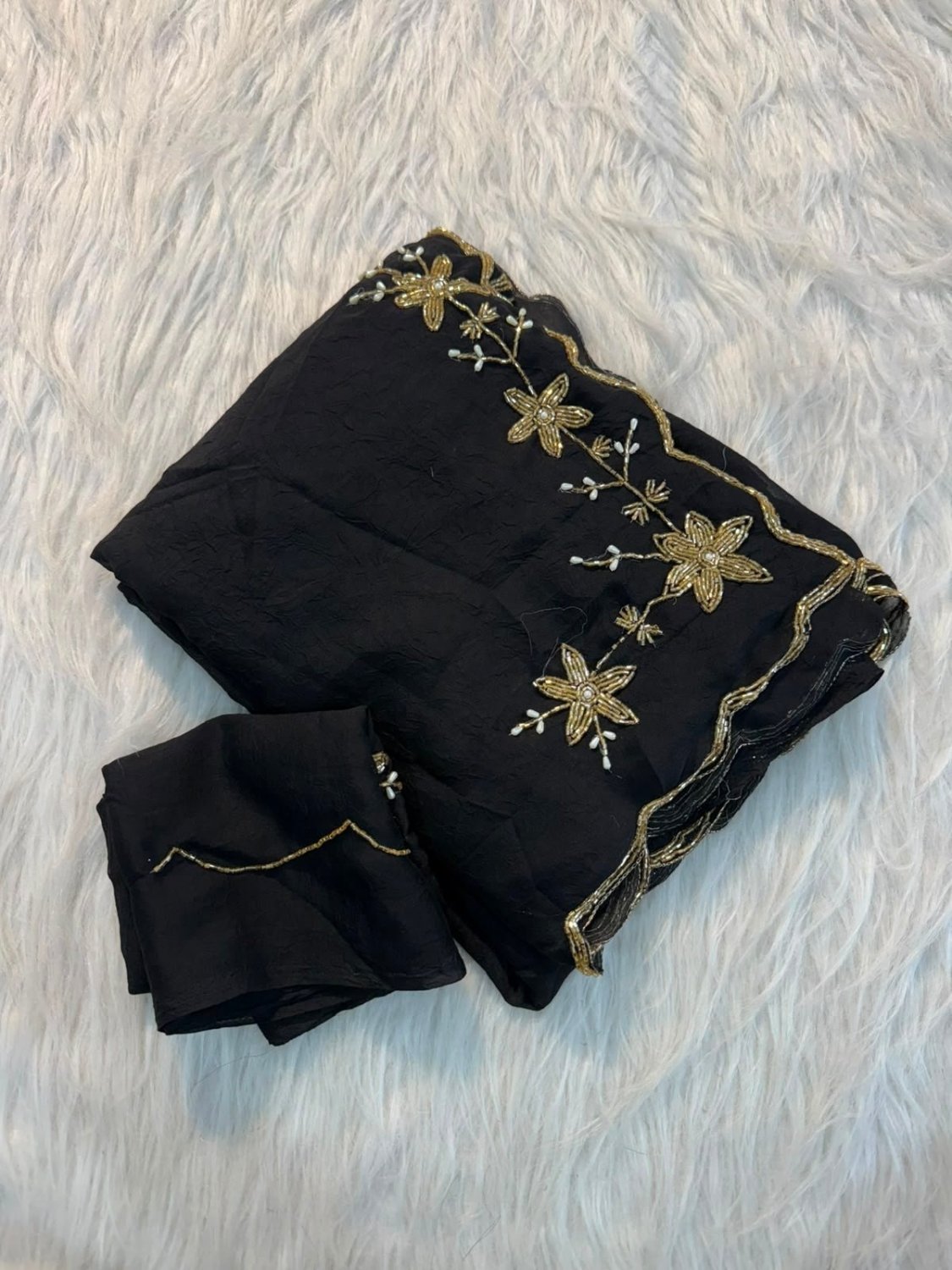 Heavy rangoli crush saree with handwork n moti work coming with kutdana Blouse :-running blouse with handwork