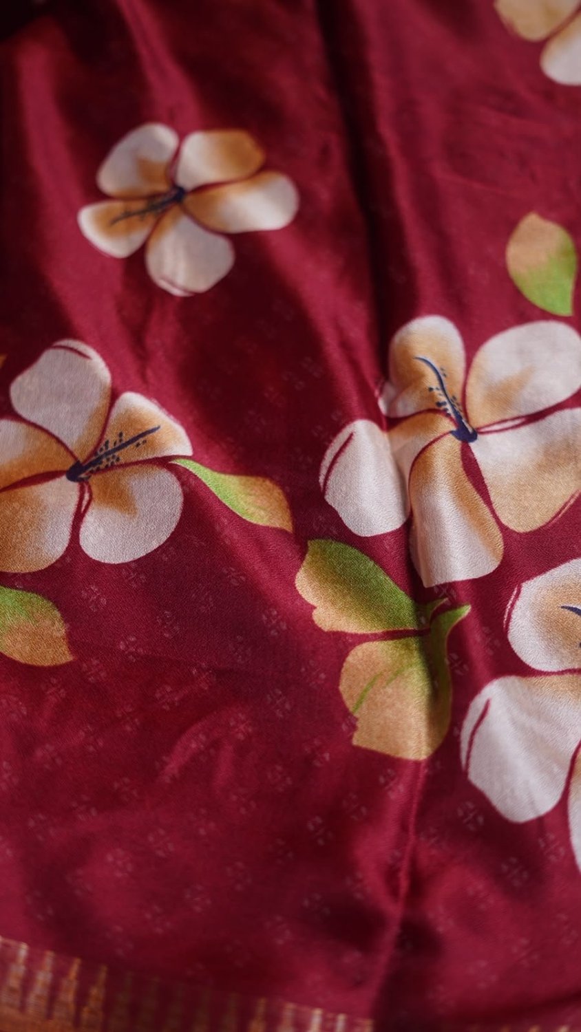Flower crepe  * georgette crepe saree*  *soft smooth Georgette crepe saree with flower print in body and temple zari weaving border both sides*  *with beautiful printed pallu, rich looking and easy to drape saree*  *paired with running crepe blouse*