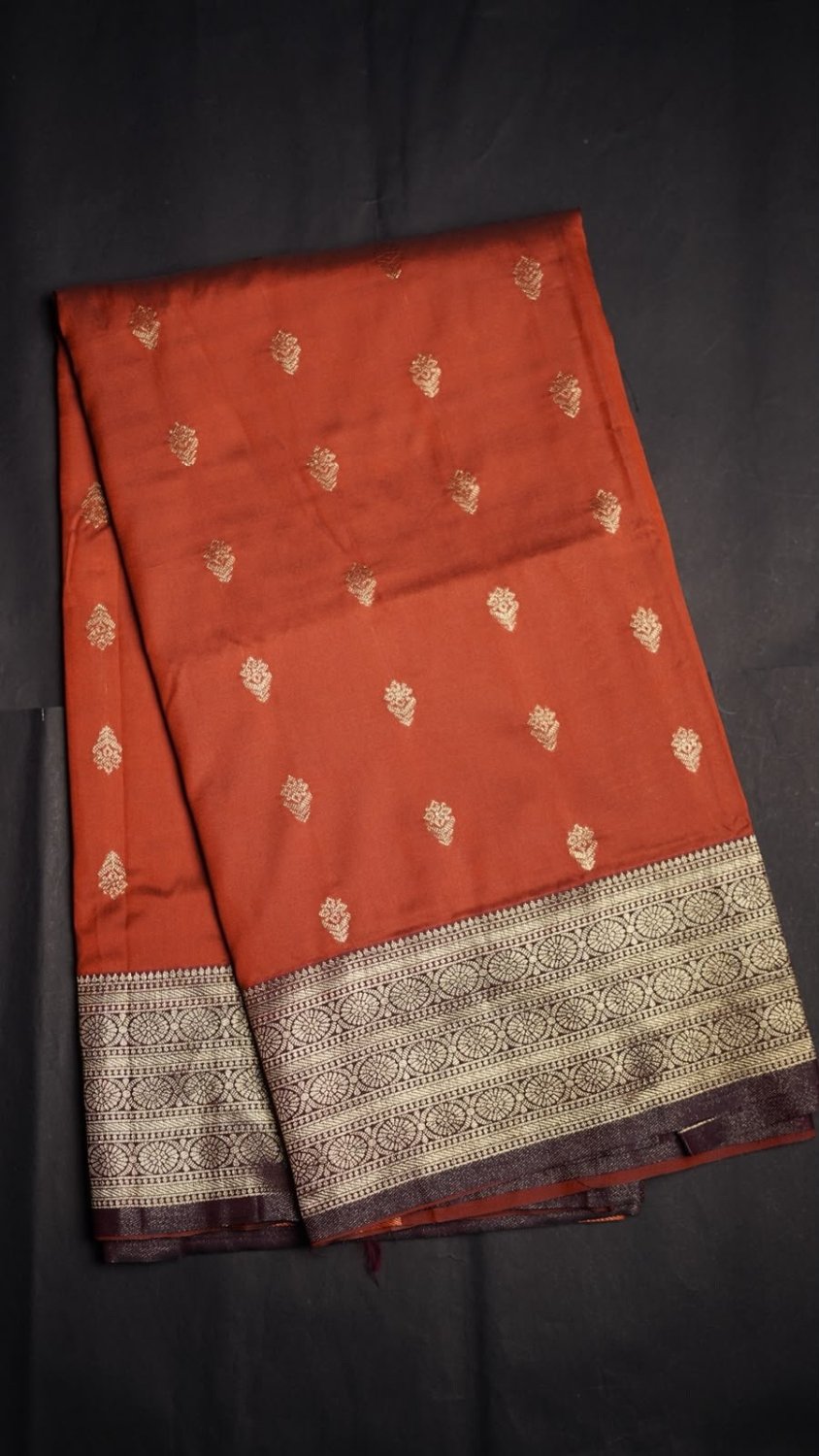 Semi soft silk saree.. Features:All over *traditional butties in the body* *Contrast woven border* *Grand woven pallu with tassels* Pairs with *contrast brocade woven blouse*