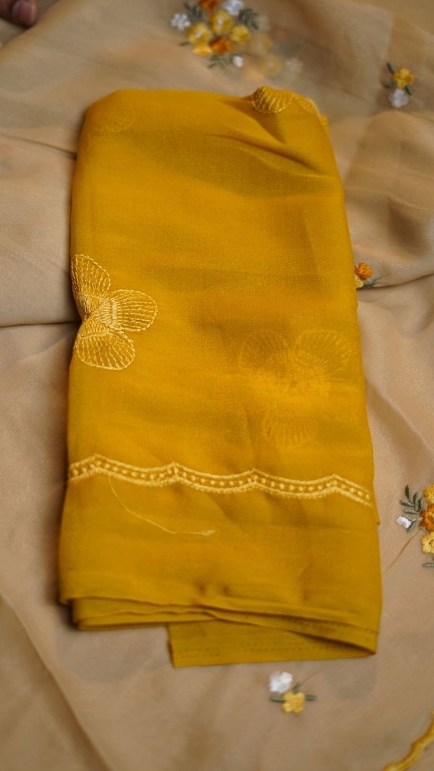 Fabric - Star Georgette Floral Thread Embroidery Work With Scalloped Cutwork Border Blouse - Contrast Embroidery Work BlouseSaree cut - 5.5 meter Blouse cut - 0.8 meterWeight - 550 Grams