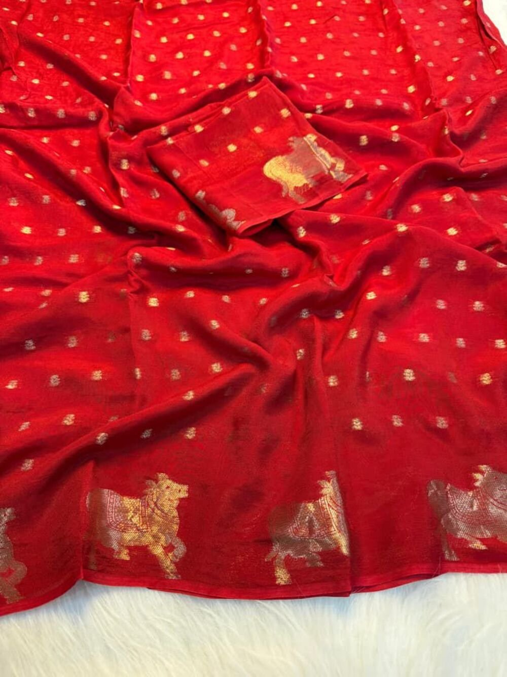 Pure viscose russian crepe saree with pichwai jacquard zari weave design in panel and butti weaving in bodyPaired with running blouse