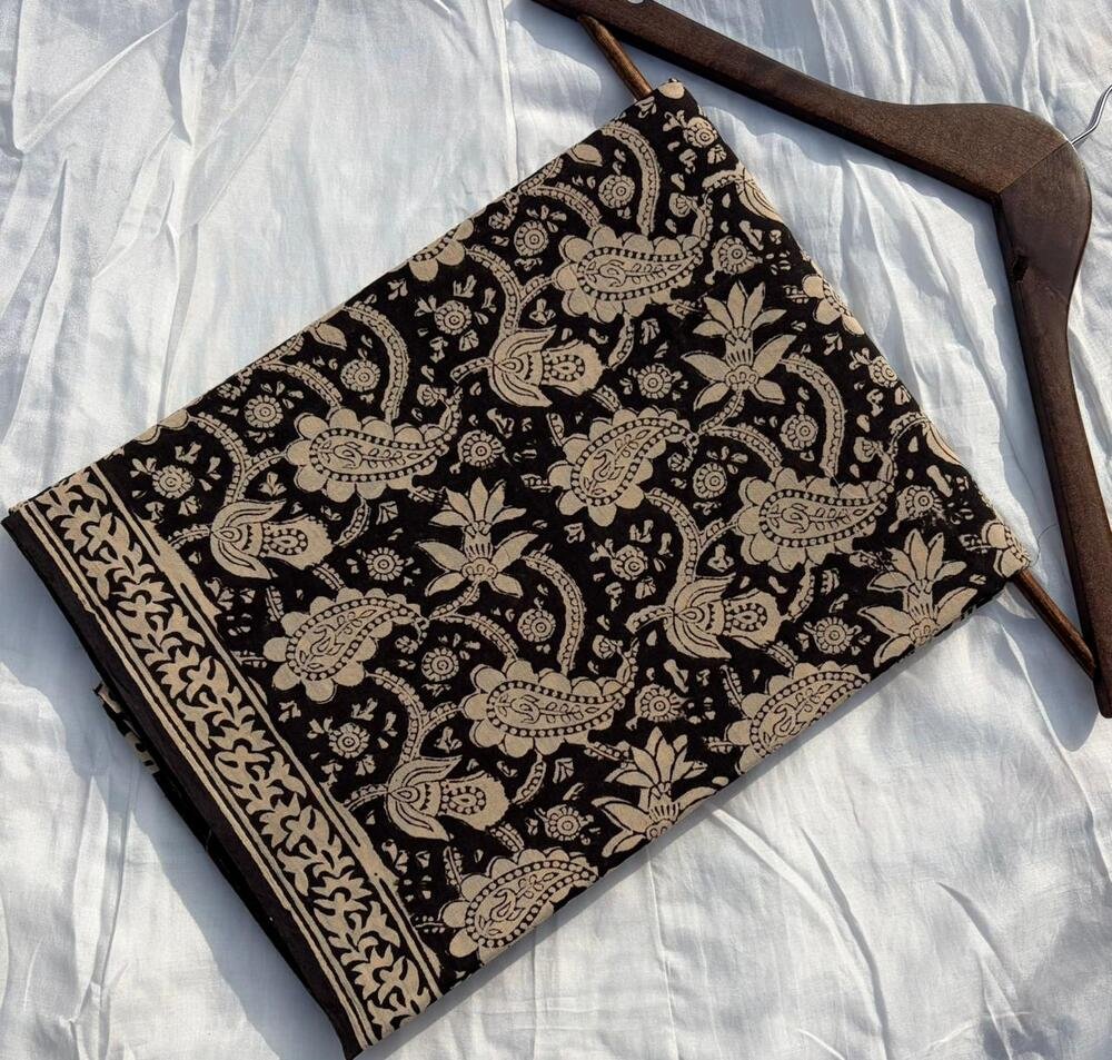 Cotton mulmul 🍁Soft pure cotton mulmul Hand block printed saree with blouse piece.....🍁Size 6.5 with blouse Natural dye n colour 👌Pure cotton (92*80) super dyeing👌