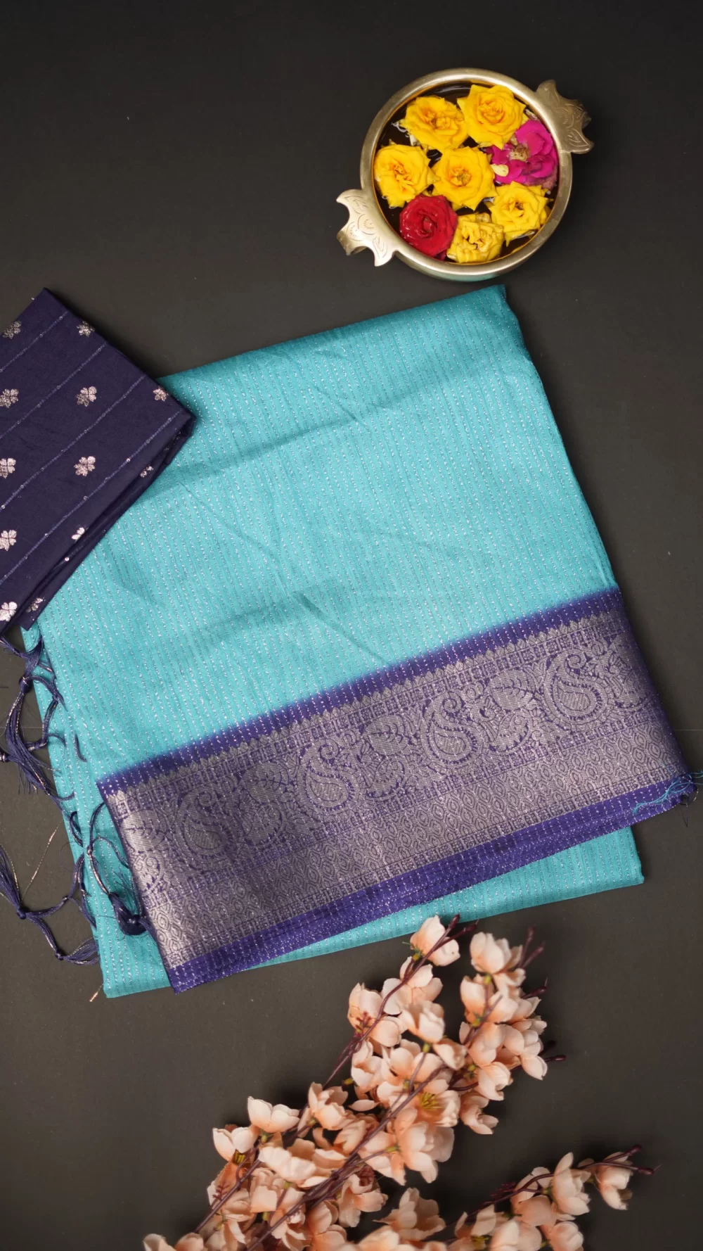 Dola saree with running pallu with contrast blouse