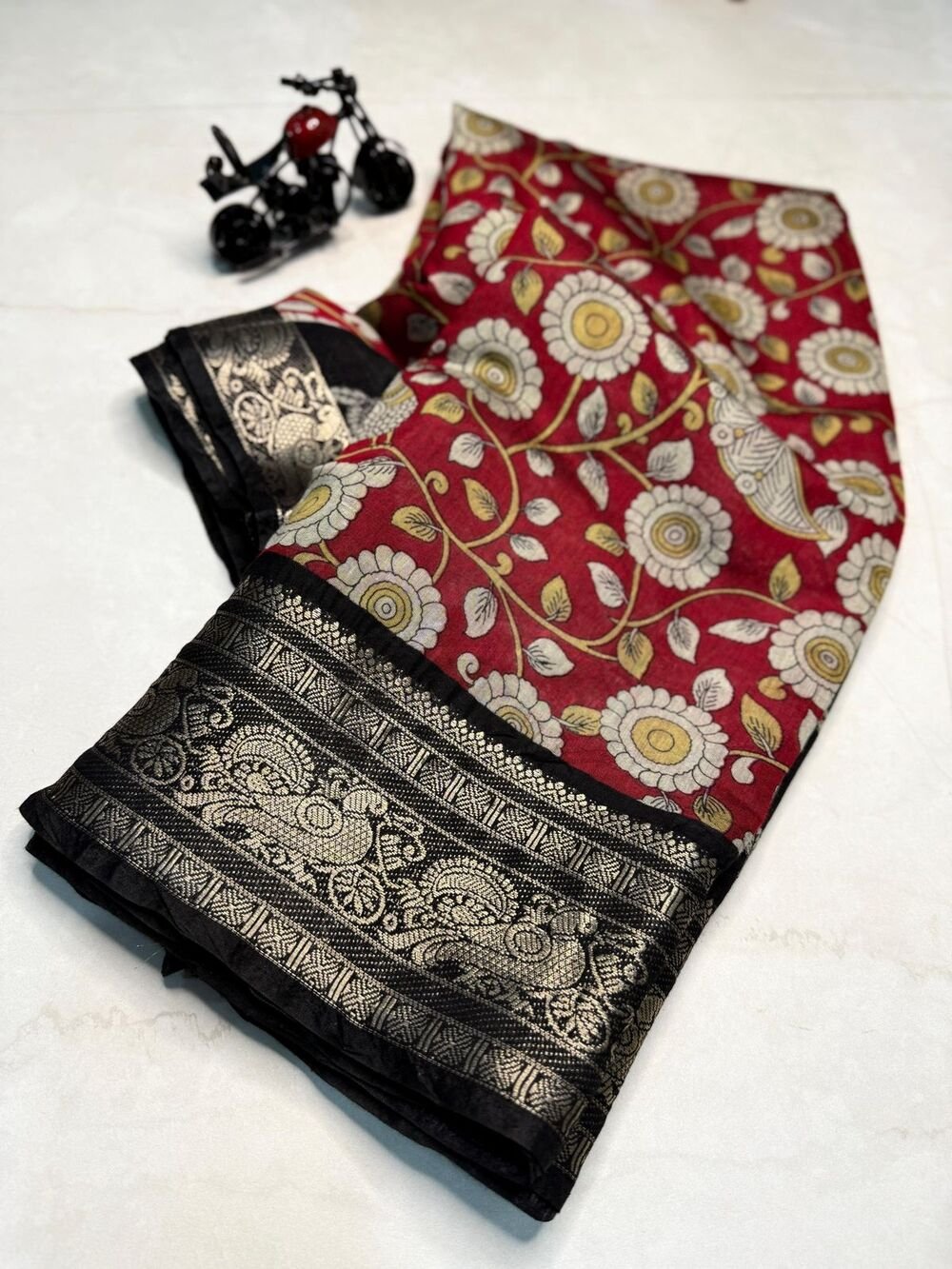 Soft Mangalagiri silks with superhit kalamkari design in body and zari border With running blouse Soft n flowy material, very comfortable to wear..
