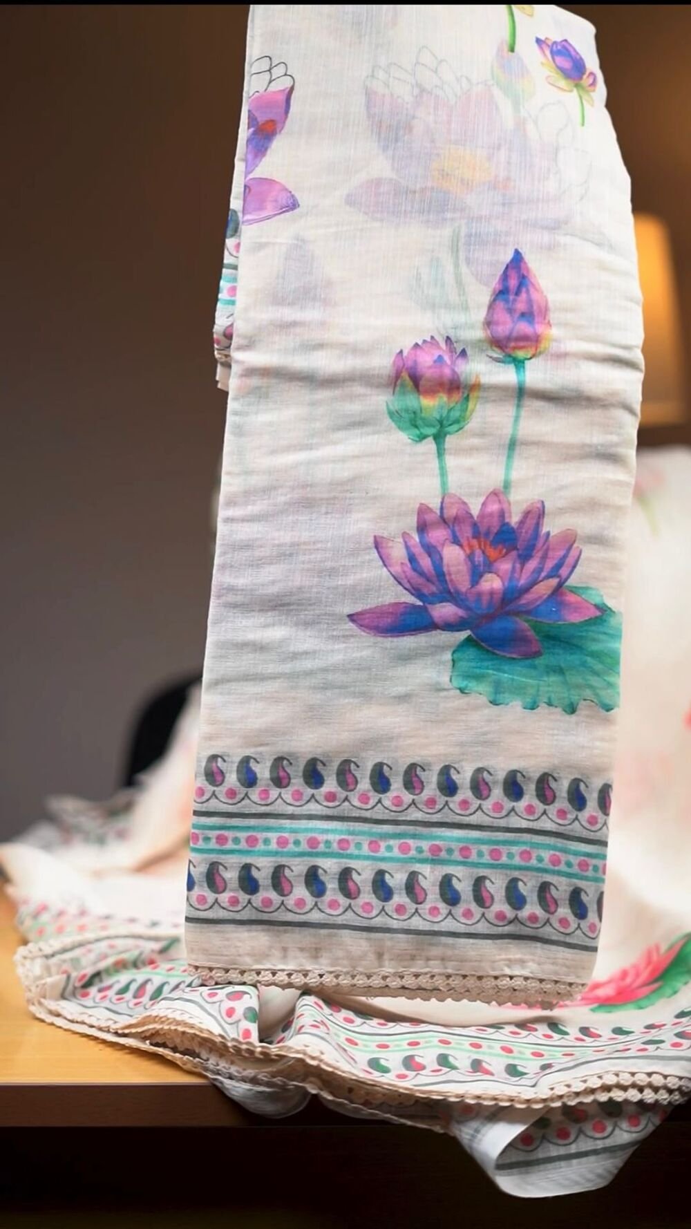 Fabric - Plain Linen. Floral Digital Print saree with patched tone to tone tye and dye lace. Saree length - 6.30 Cut (with Digital blouse) Blouse Fabric - Plain Linen with digital Blouse.