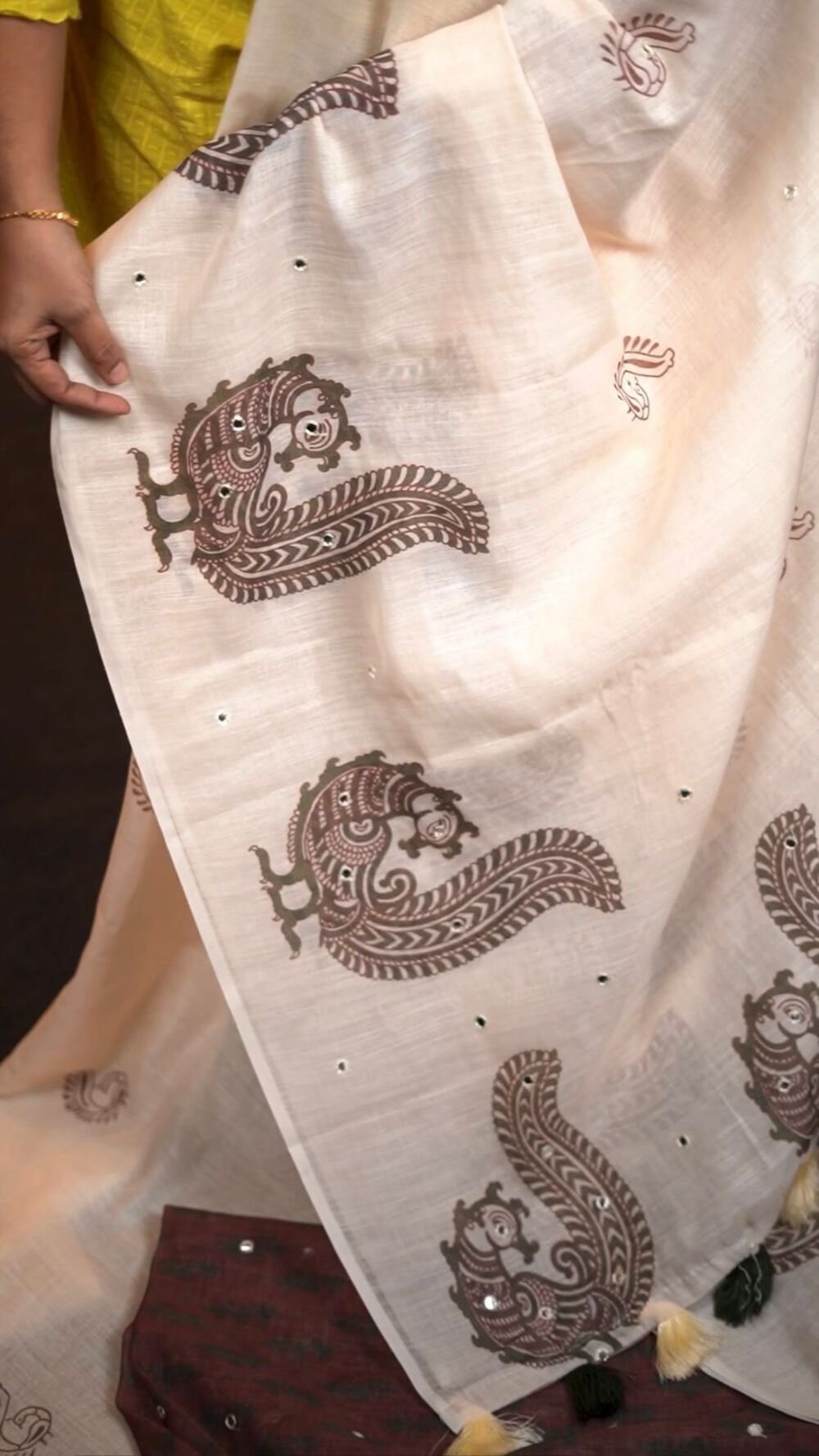 Soft Linen Saree With Aari Mirror Work Cream color. Cotton Tassles on pallu. Blouse - Running Linen Mirror Work on Prints. Full length 6.30 meters. - Image 3