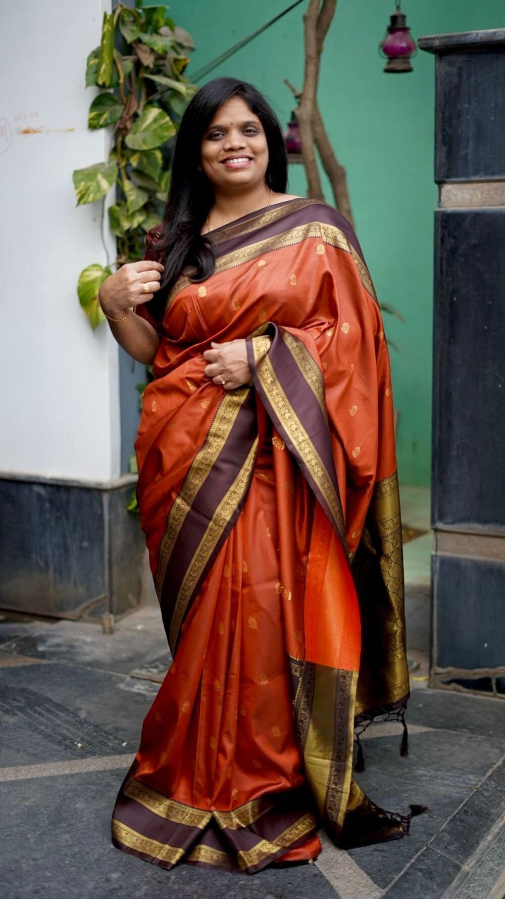 Rust orange with coffee brown Vintage series - The blockbuster hit colour combination of the year..😍😍 Super classy semi kanjivaram soft silk sarees that is inspired from pure silk kanjivaram sarees👗 Having all over traditional butties in the body with contrast woven border and grand woven pallu with exclusive tassels🧶 Pairs with contrast woven blouse🧵