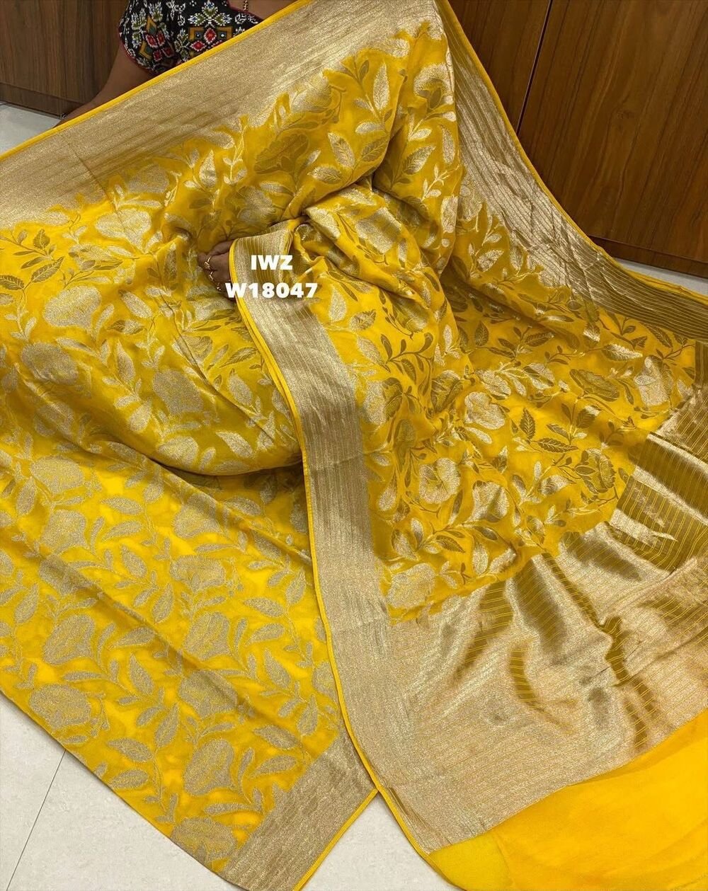 raw silk saree woth beutiful silvier weaving all Over saree with viscose thresd weaved patta Rich weaved pallu Teamed with running blouse - Image 2