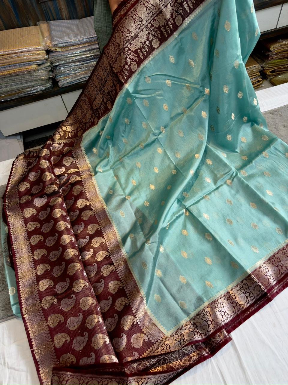 Benarasi paper soft silk fabric saree contrast Benarasi border.. Benarasi zari butti weaving on full saree.. Contrast blouse Fancy contrast weaving designer pallu *Note fabric paper silk soft*