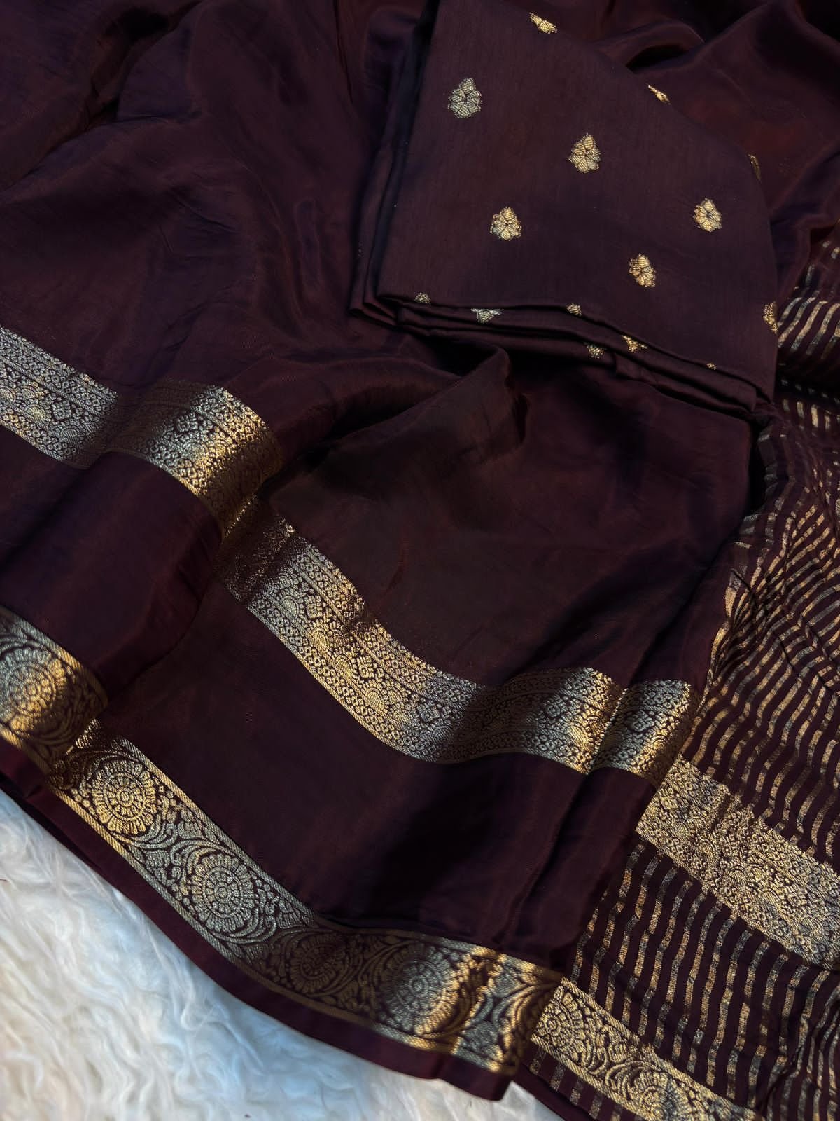 ----Prebooking 15 days to ship --- Viscose mysore crepe silk saree with bentex concept gap border and lining zari pallu Paired with matching butti weave viscose blouse Saree in trending colors - Image 2