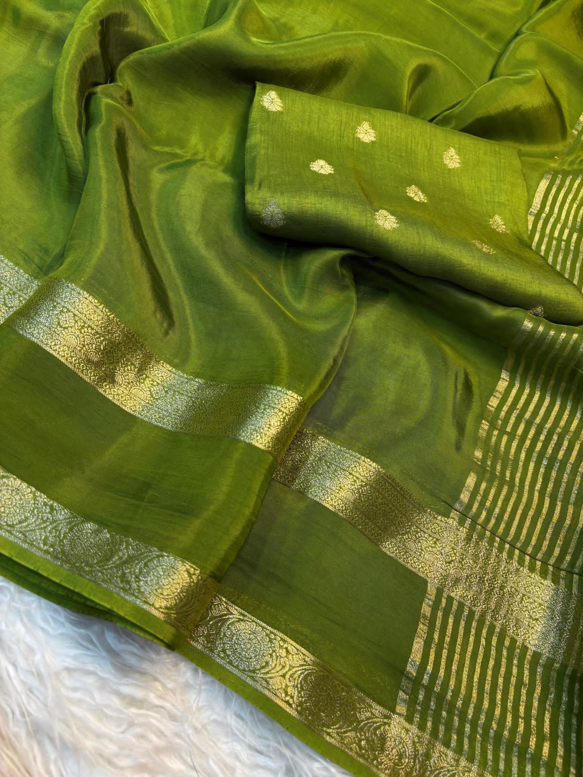 ---Prebooking 15 days to ship ---Viscose mysore crepe silk saree with bentex concept gap border and lining zari pallu Paired with matching butti weave viscose blouse Saree in trending colors - Image 2