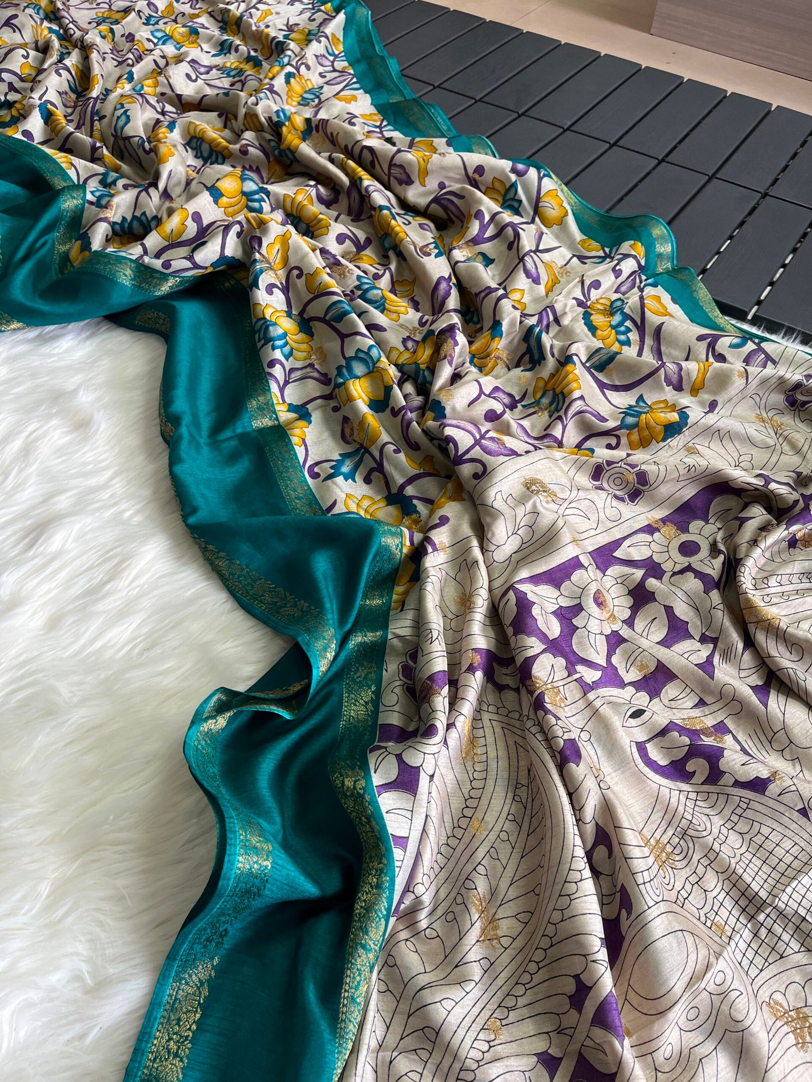 Beautiful Kalamkari design all over the saree Double contrast weaving border as shown Beautiful Kalamkari pallu Teamed with Kalamkari blouse - Image 3
