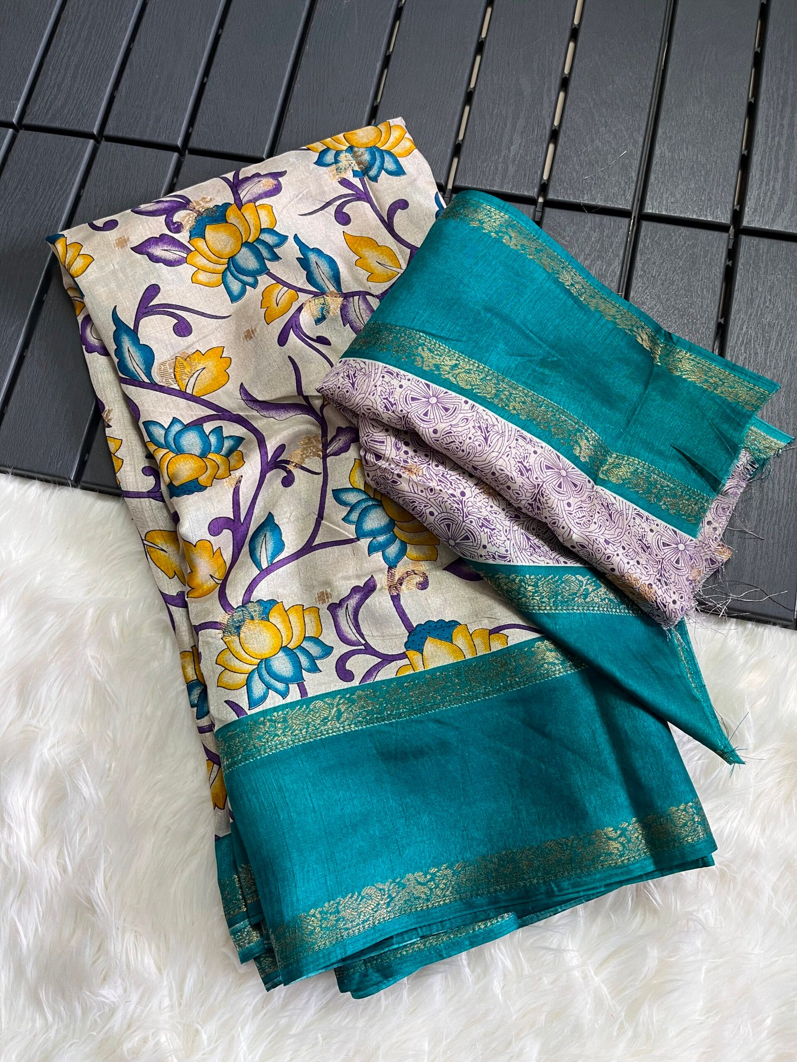 Beautiful Kalamkari design all over the saree Double contrast weaving border as shown Beautiful Kalamkari pallu Teamed with Kalamkari blouse