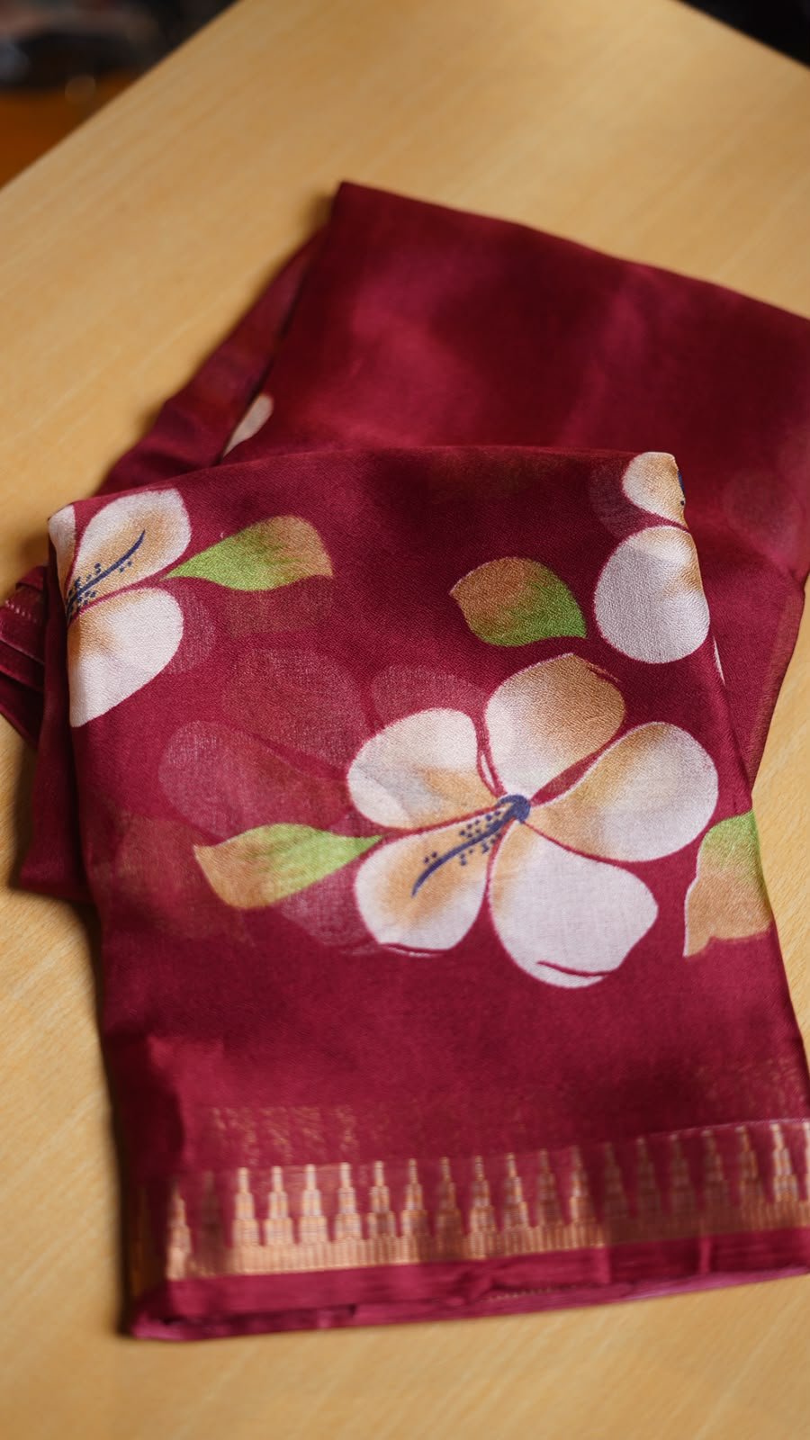 Flower crepe * georgette crepe saree* *soft smooth Georgette crepe saree with flower print in body and temple zari weaving border both sides* *with beautiful printed pallu, rich looking and easy to drape saree* *paired with running crepe blouse*