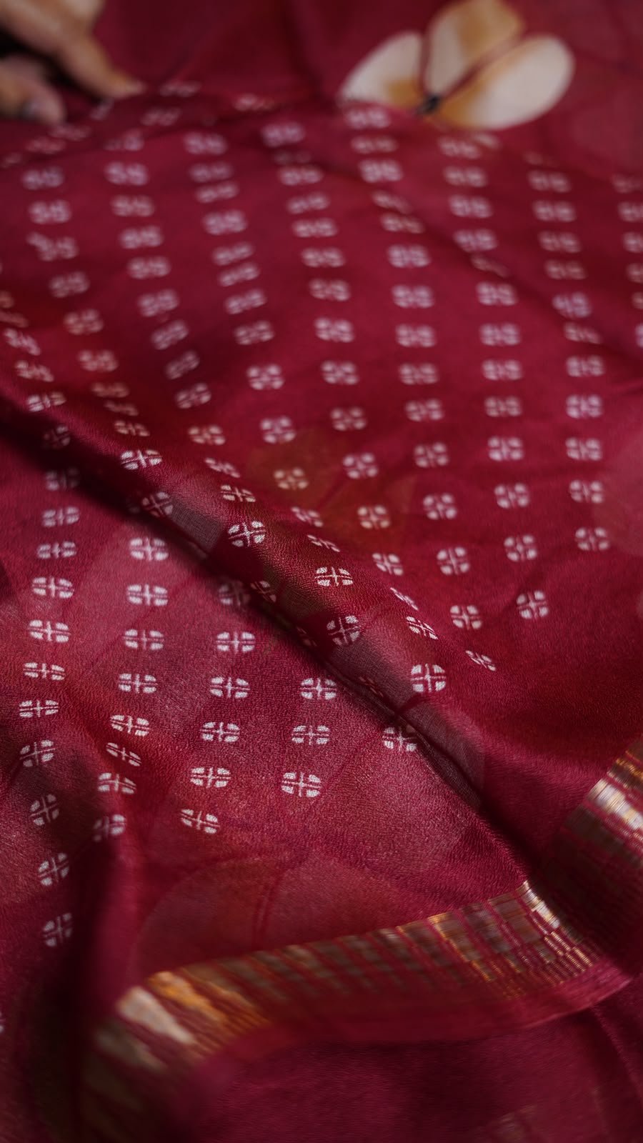 Flower crepe * georgette crepe saree* *soft smooth Georgette crepe saree with flower print in body and temple zari weaving border both sides* *with beautiful printed pallu, rich looking and easy to drape saree* *paired with running crepe blouse* - Image 3