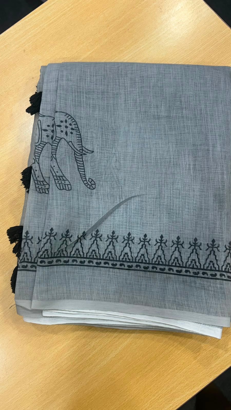 Linen Dream Quality – Soft Linen Digital Saree With Cotton Tassles. Blouse – Running Printed Blouse. Full length 6.30 meters. - Image 2