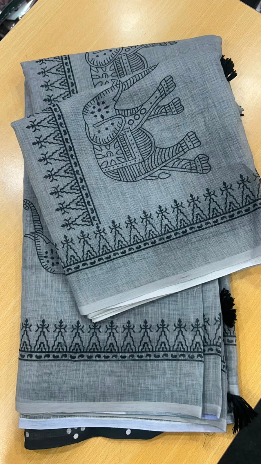 Linen Dream Quality – Soft Linen Digital Saree With Cotton Tassles. Blouse – Running Printed Blouse. Full length 6.30 meters.