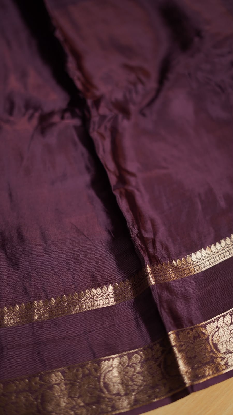 *Royale crepe* Pure viscose mysore crepe silk saree with bentex concept gap border and lining zari pallu Paired with matching butti weave viscose blouse Saree in trending colors - Image 4