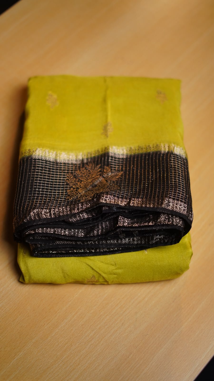 Pure viscose georgette fabric saree with beautiful chaap dye concept woth beautiful mottifs on saree with rich weaved pallu Teamed with contrast blouse as with buttis as shown