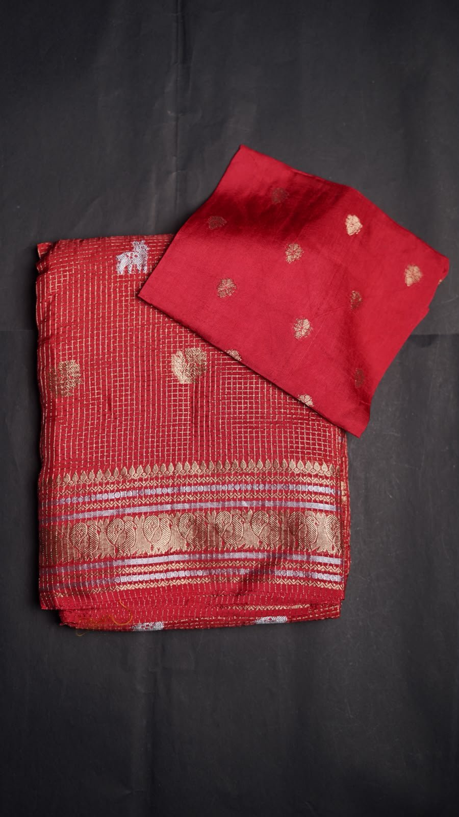 *Viscose Russian Chex* 🦌🦌 Pure viscose russian chex saree with gold silver zari motifs all over and zari woven traditional border both sides with running Zari chitt pallu pair and viscose jacquard weaving blouse Top quality assured
