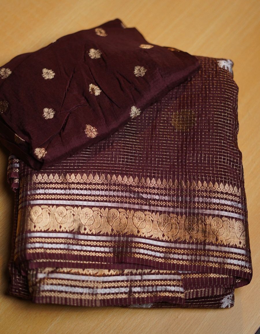 *Viscose Russian Chex* 🦌🦌 Pure viscose russian chex saree with gold silver zari motifs all over and zari woven traditional border both sides with running Zari chitt pallu pair and viscose jacquard weaving blouse Top quality assured