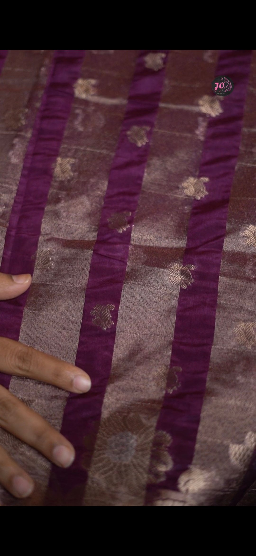 Benarasi dybl dupion soft silk fabric Latest fancy Trending Alfi meenakari contract design in border Beautiful bnarasi butti weaving full saree Contrast jacquard blouse pic Contrast zari stripes pallu - Image 3